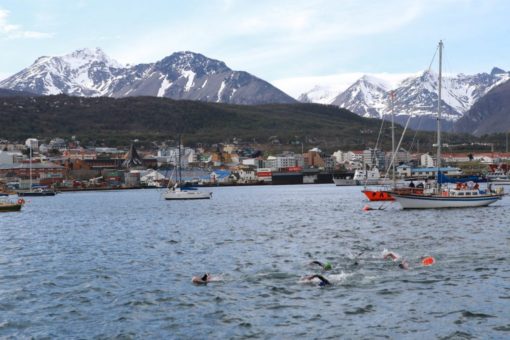 Histórico cruce del Canal Beagle | 43 nadadores y un mensaje de #PAZ