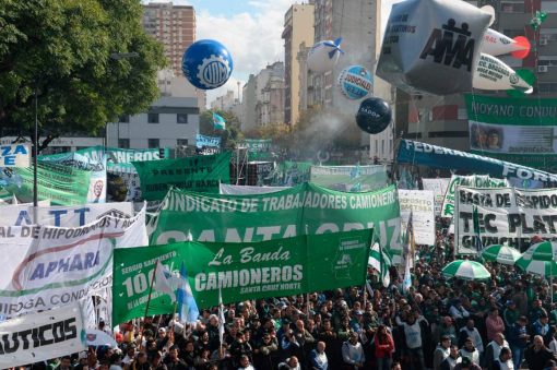 Sarmiento: “Los encargados de darle un rumbo al país tiene que mirar al pueblo y a la gente que la está pasando mal”