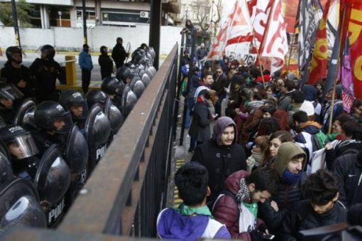 Julian Asiner: “Las universidades están asfixiadas y van camino a ser una cueva de negocios privados”