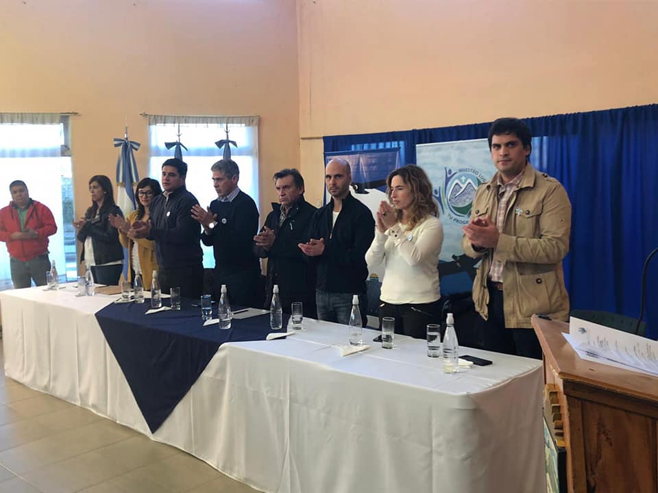 Entrega de equipamiento y firma de convenios en 28 de Noviembre