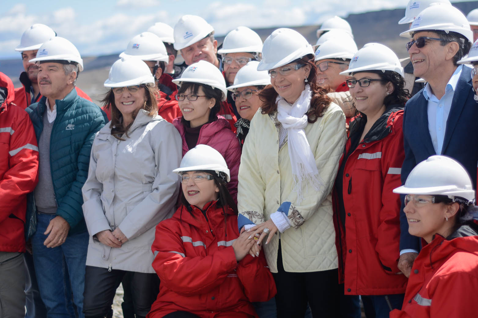 Cristina y Alicia visitaron las obras de la represa Néstor Kirchner