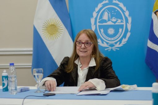 La Gobernadora participó junto a mandatarios de diez provincias de una videoconferencia con el presidente de la Nación.