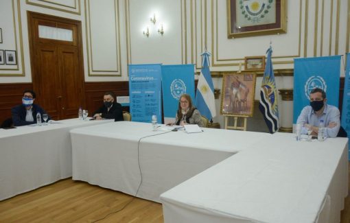 El Gobierno de Santa Cruz firmó un convenio con Nación para obras de agua y redes de desagüe