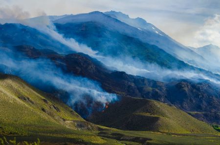 Brigadistas del Plan Nacional del Manejo del Fuego trabaja en Lago Posadas