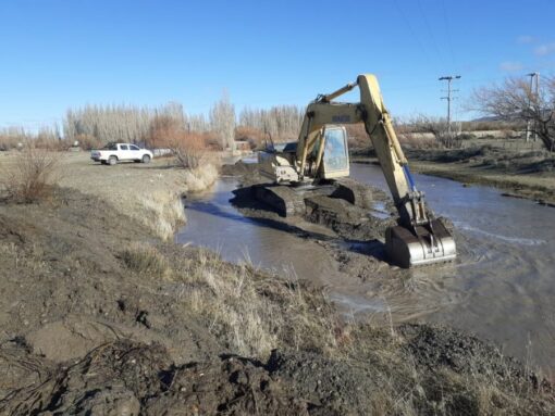 Concretan trabajos  para asegurar el abastecimiento de agua en Gobernador Gregores