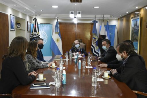 Alicia recibió a representante de la empresa Newmont – Cerro Negro en Casa de Gobierno