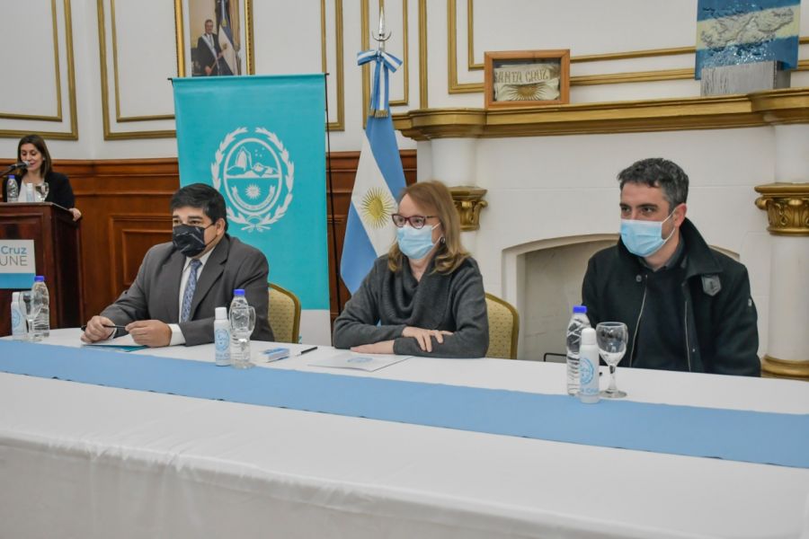 Alicia participó del acto de firma de acta para fortalecer los sistemas sanitarios de Río Gallegos y Río Turbio