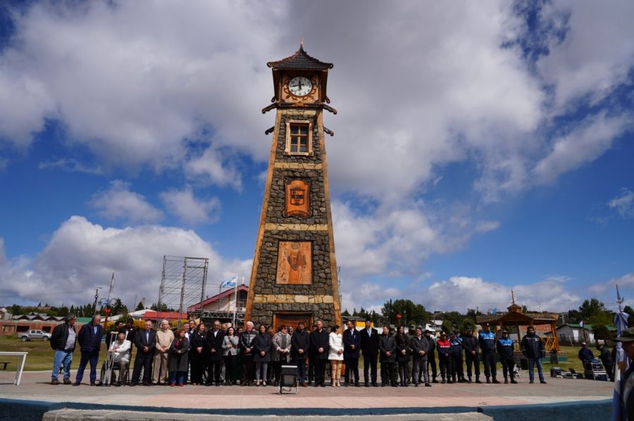 Autoridades provinciales acompañaron el acto por el 80° Aniversario de Río Turbio