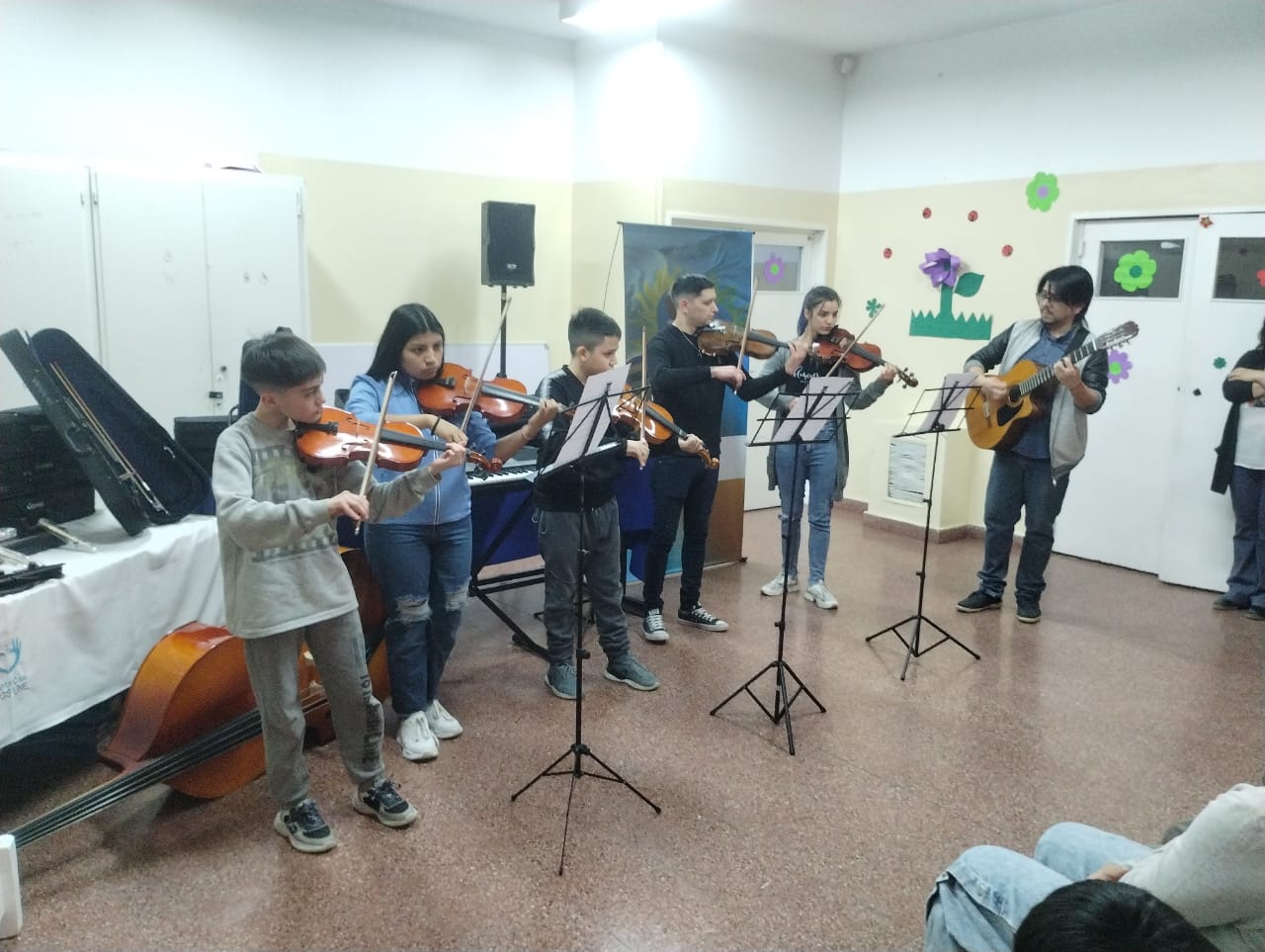 Entregaron instrumentos musicales a la Escuela Provincial de Música Re Si