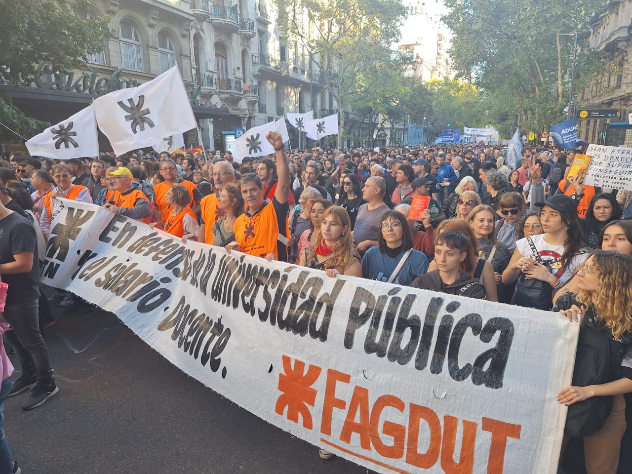 FAGDUT insta al Congreso a defender la educación pública tras el veto presidencial