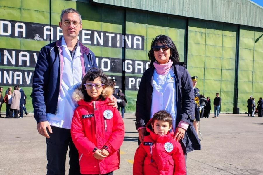 Docentes en la Antártida: una familia argentina se embarca en una experiencia única