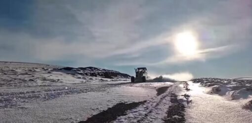 Vialidad Provincial realiza tareas de despeje de nieve sobre Ruta 40 Norte