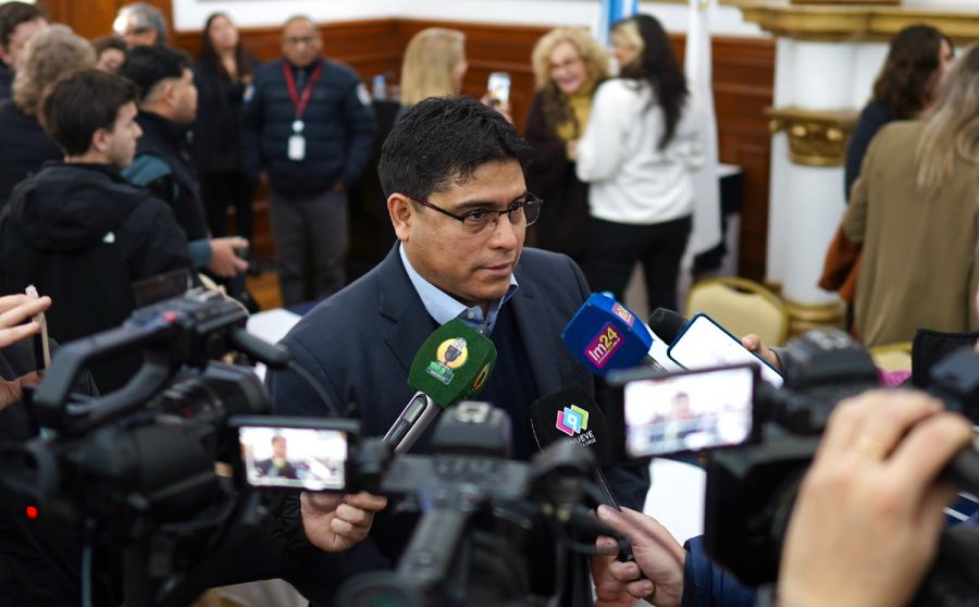 Claudio Vidal: “La situación es difícil, pero con trabajo y compromiso vamos a salir adelante”