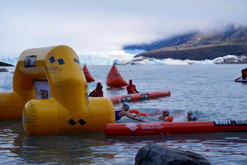 El Winter Swimming World Cup 2025 tuvo su primera jornada de competencia frente al Glaciar Perito Moreno
