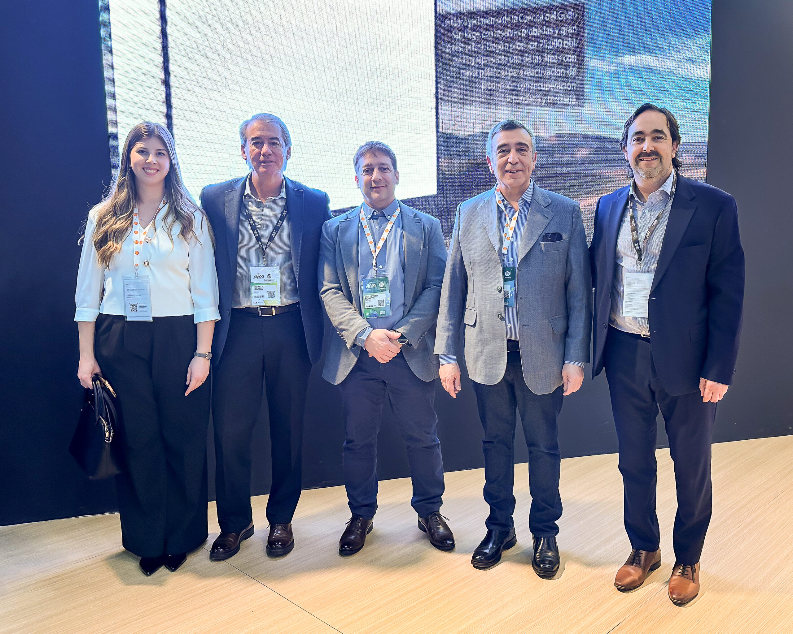 Santa Cruz presenta la licitación de diez áreas hidrocarburíferas estratégicas en la Expo AOG 2025