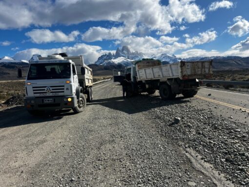 Reclamo en El Chaltén: vecinos y autoridades buscan una solución al socavón en el acceso