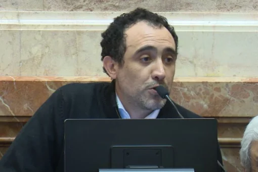 Carambia: “Hay empresas que prefieren gastar millones antes que contratar santacruceños”