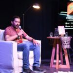 “El realismo mágico nos permite mirar la realidad sin que duela tanto”