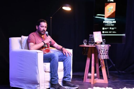 “El realismo mágico nos permite mirar la realidad sin que duela tanto”